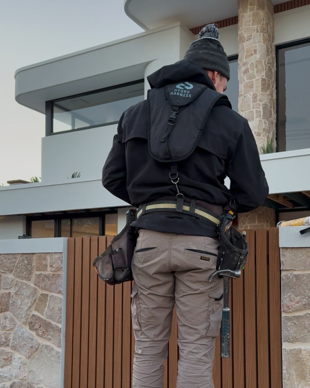 BLACK HYDRO HARNESS